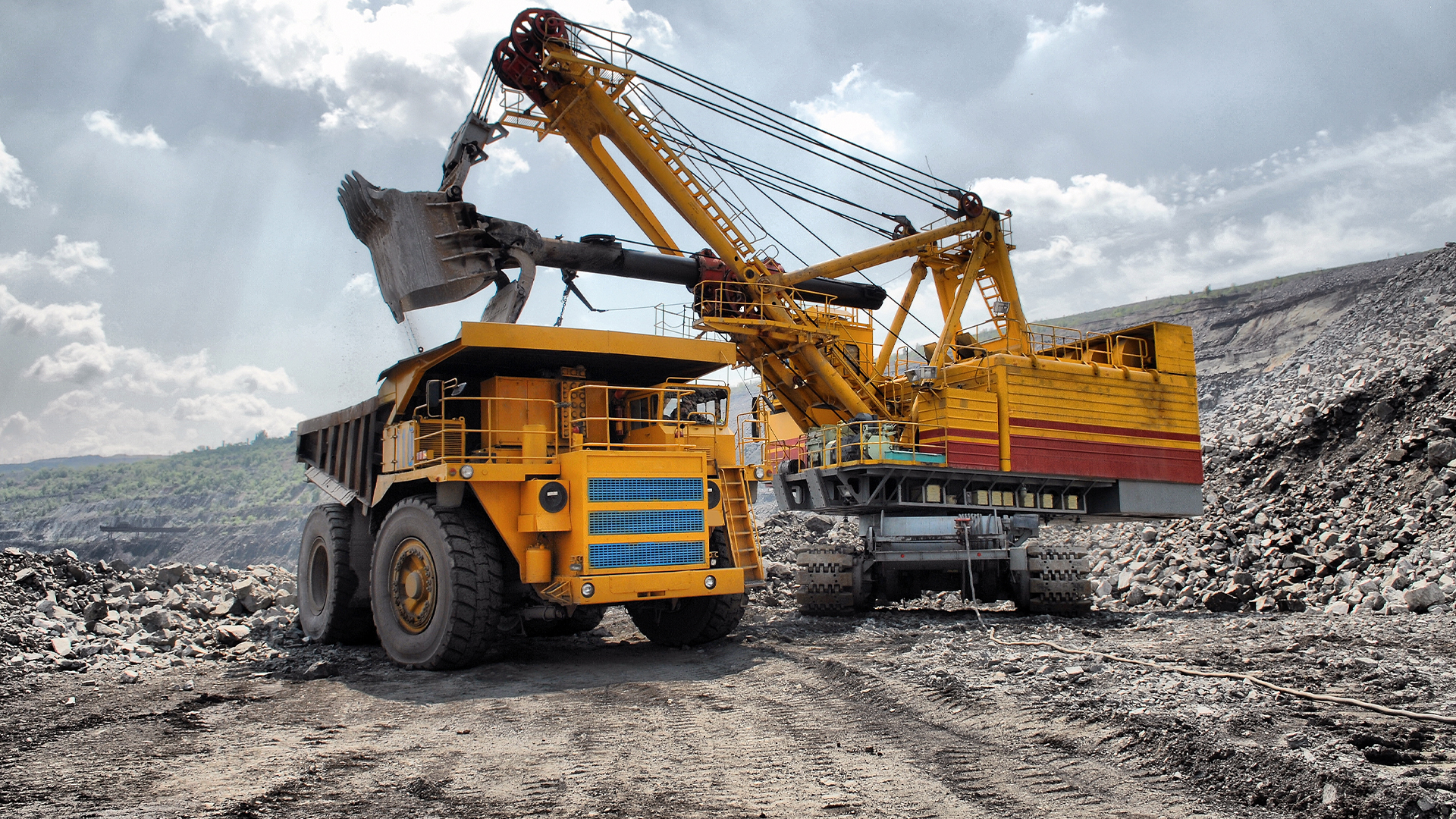 Infrastructure-mining-trucks