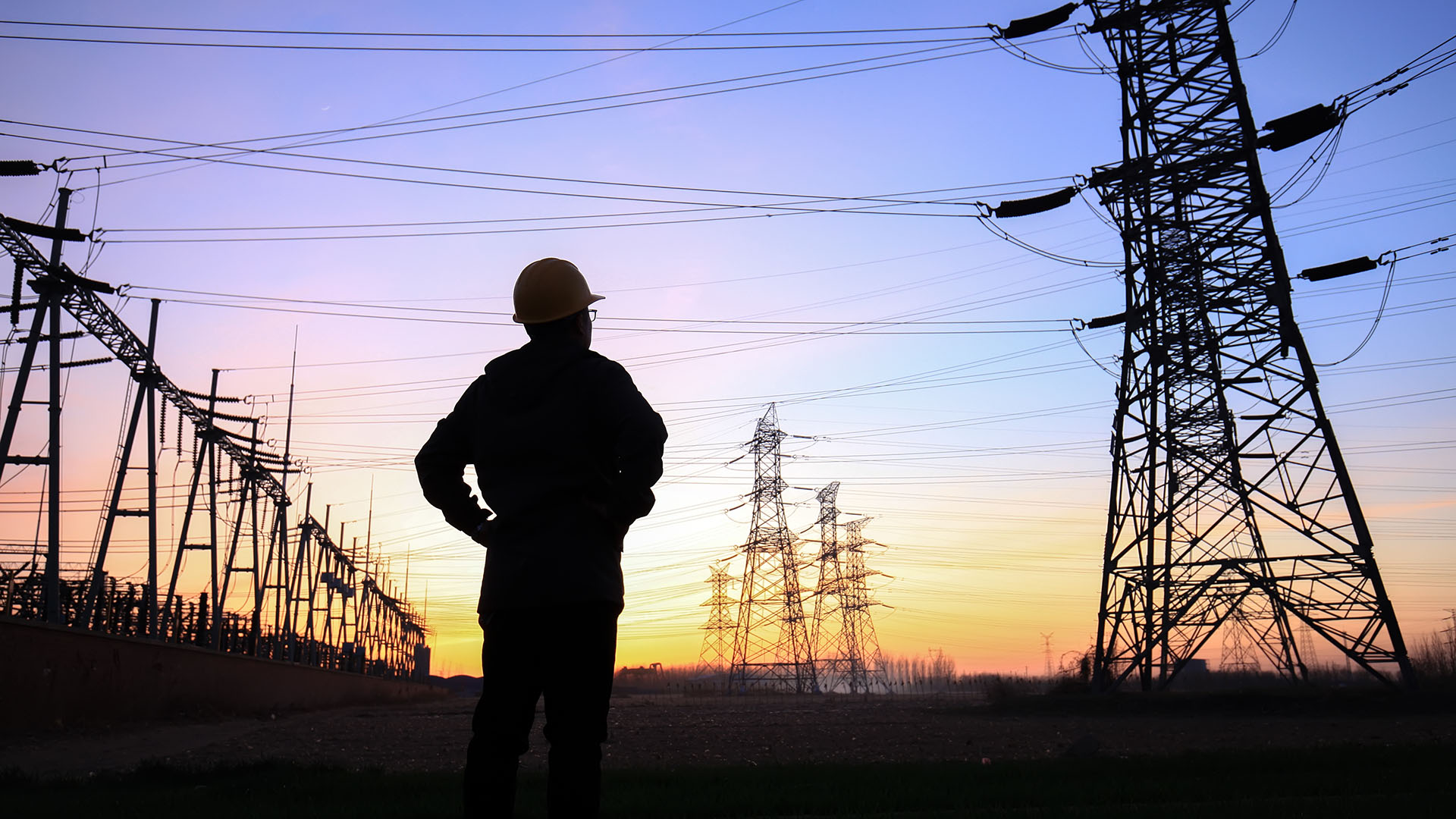 Power-workers-at-work