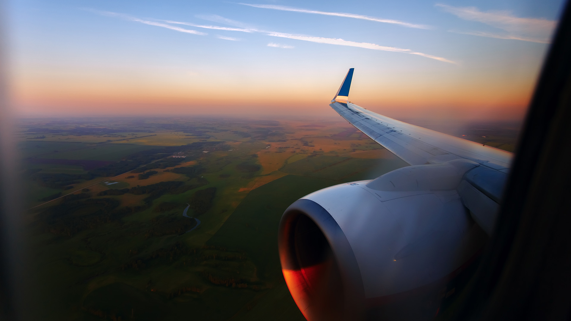 Airplane wing and engine