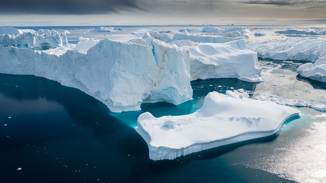 Climate change ice glacier horizon in the North pole