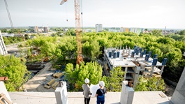 construction-site-with-workers