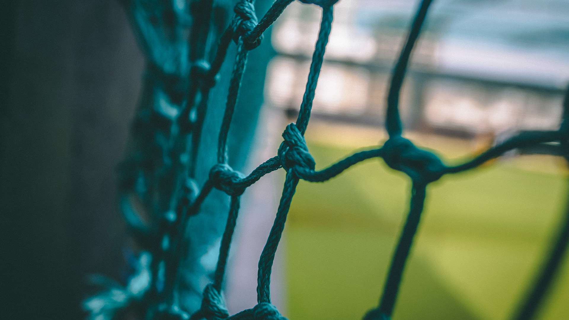 Can FIFA regulate agents?
