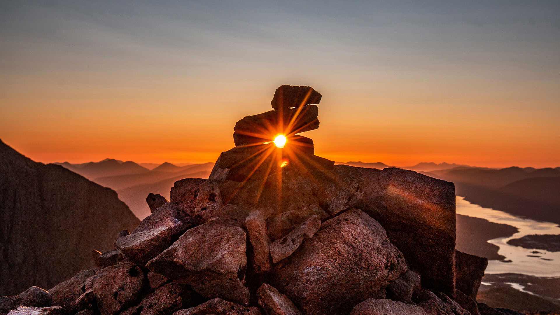 Generic-horizon-sunset-rocks-mountain-sun-ray