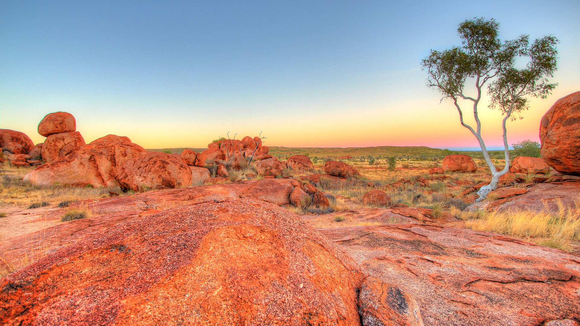 Karlu-Karlu-Devils-Marbles-in-outback-Australia
