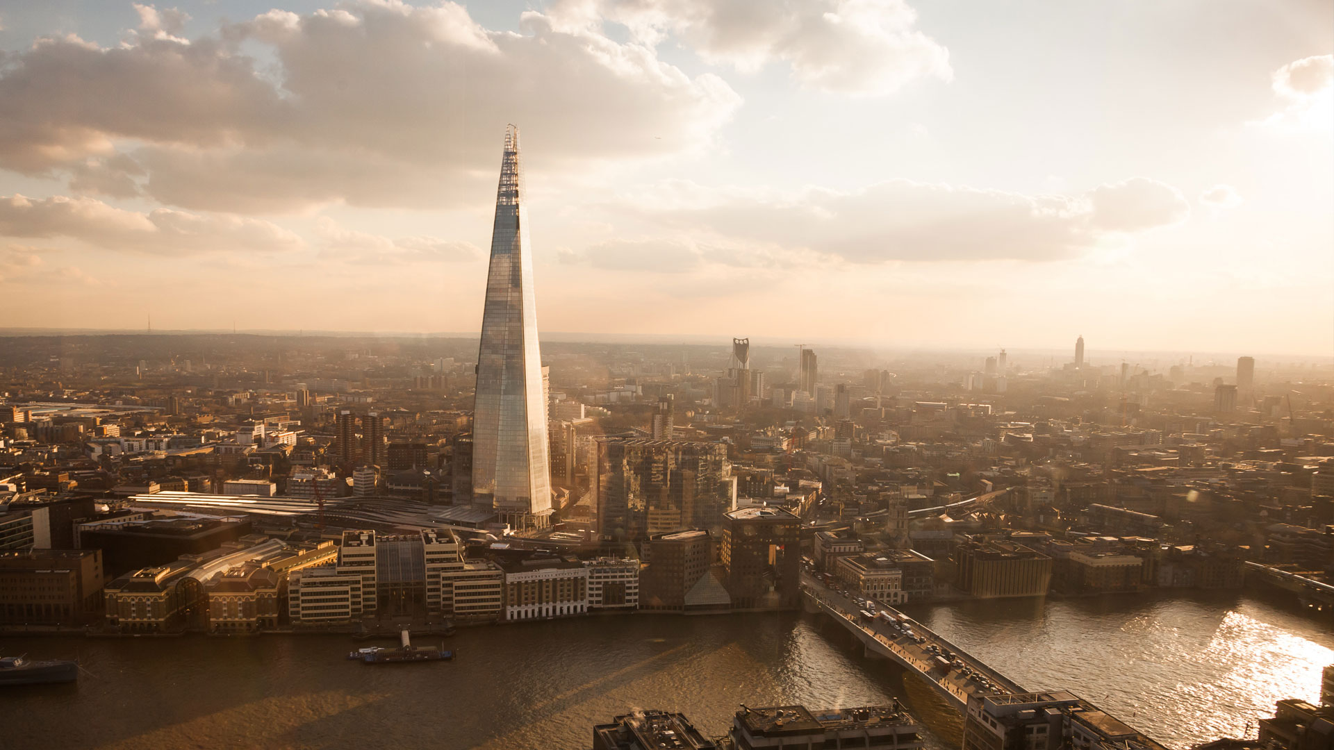 London skyline, view of London Bridge and the Shard