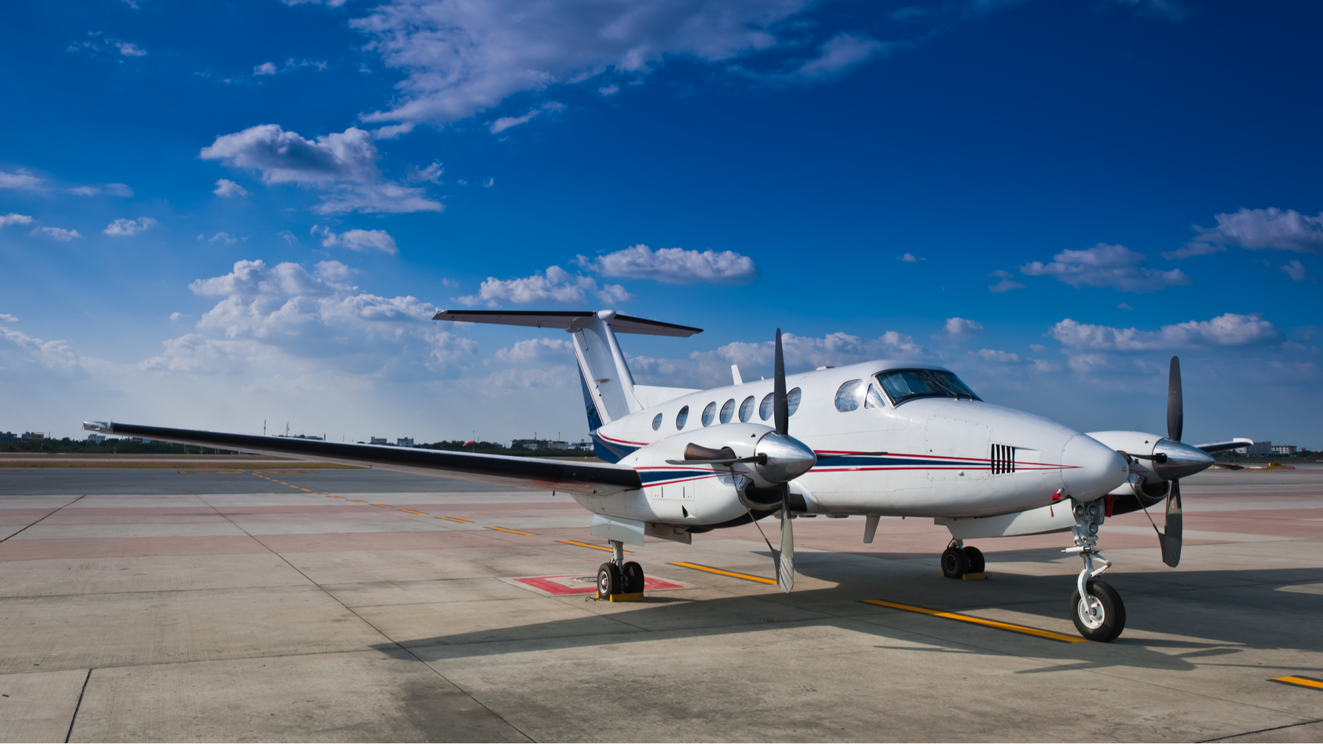 Transport-Airplane-airport-runway-plane