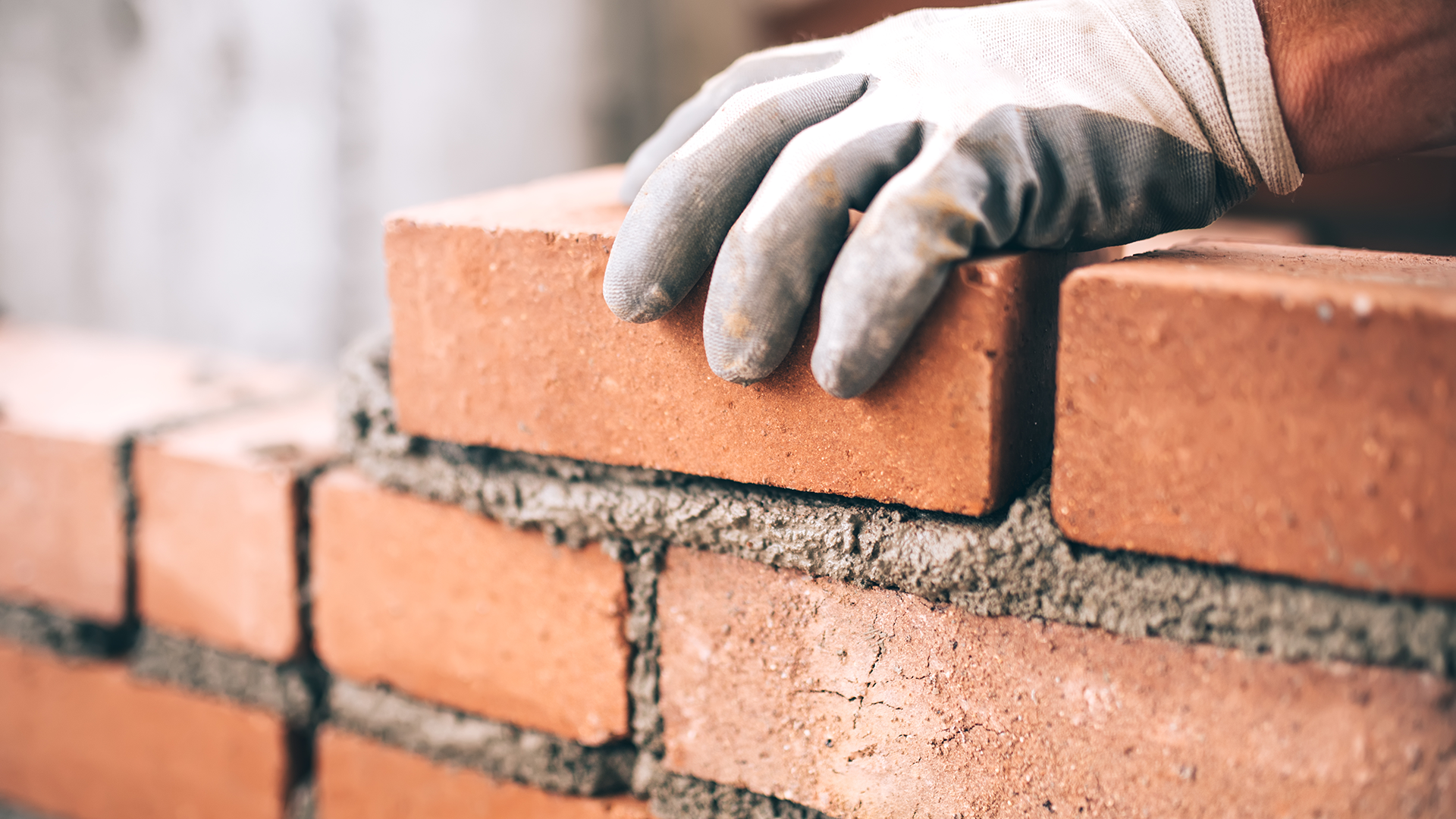 L’Ontario réexamine la décision de permettre à tous les chantiers de construction de poursuivre leurs activités 