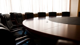 Table de conseil d'administration vide