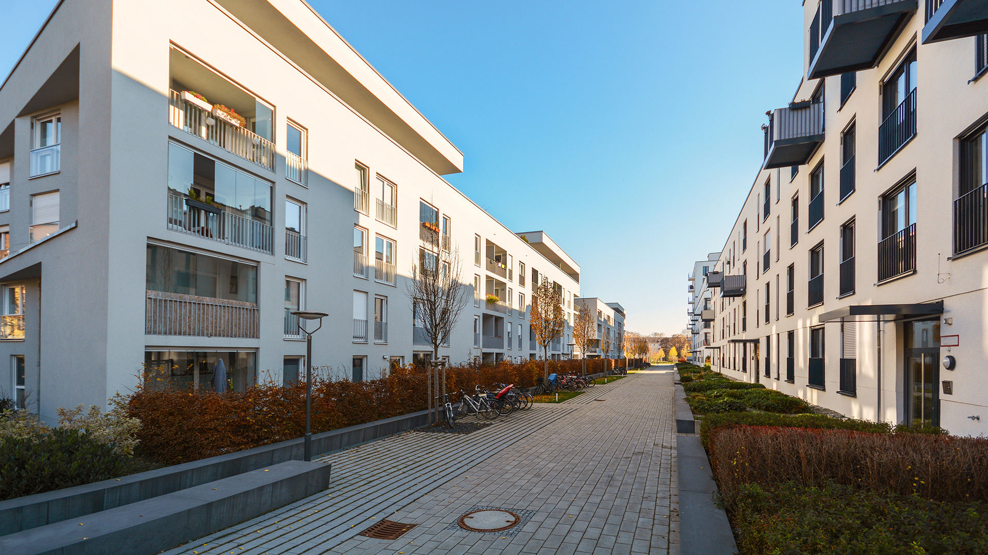 What happens to the lease payment if a tenant goes bankrupt?
