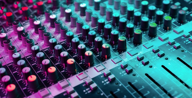 Sound mixing console